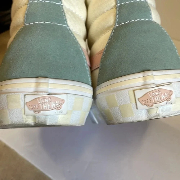 Athletic_Shoes